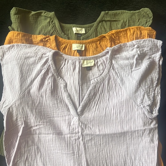3 Universal Thread blouses - Picture 2 of 6